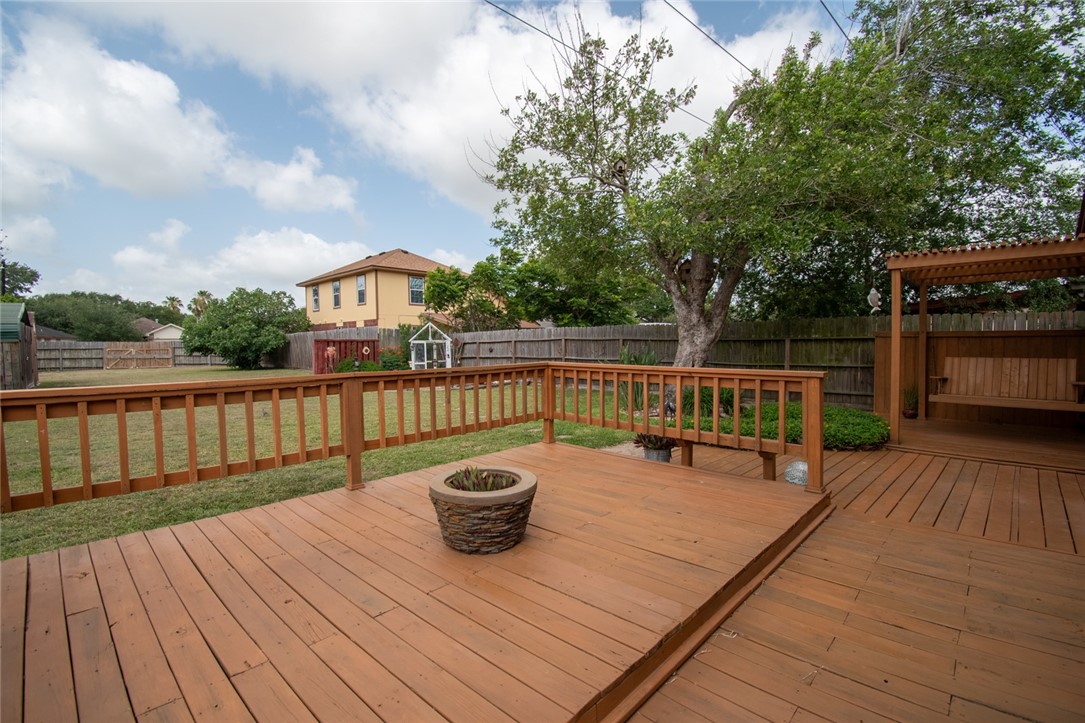 2725 Persimmon St Property Photo 33