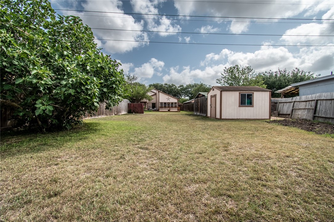 2725 Persimmon St Property Photo 37