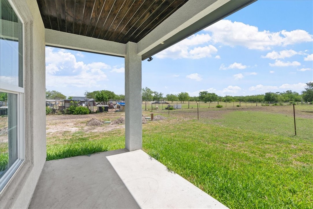 686 County Rd 3061 Property Photo 2