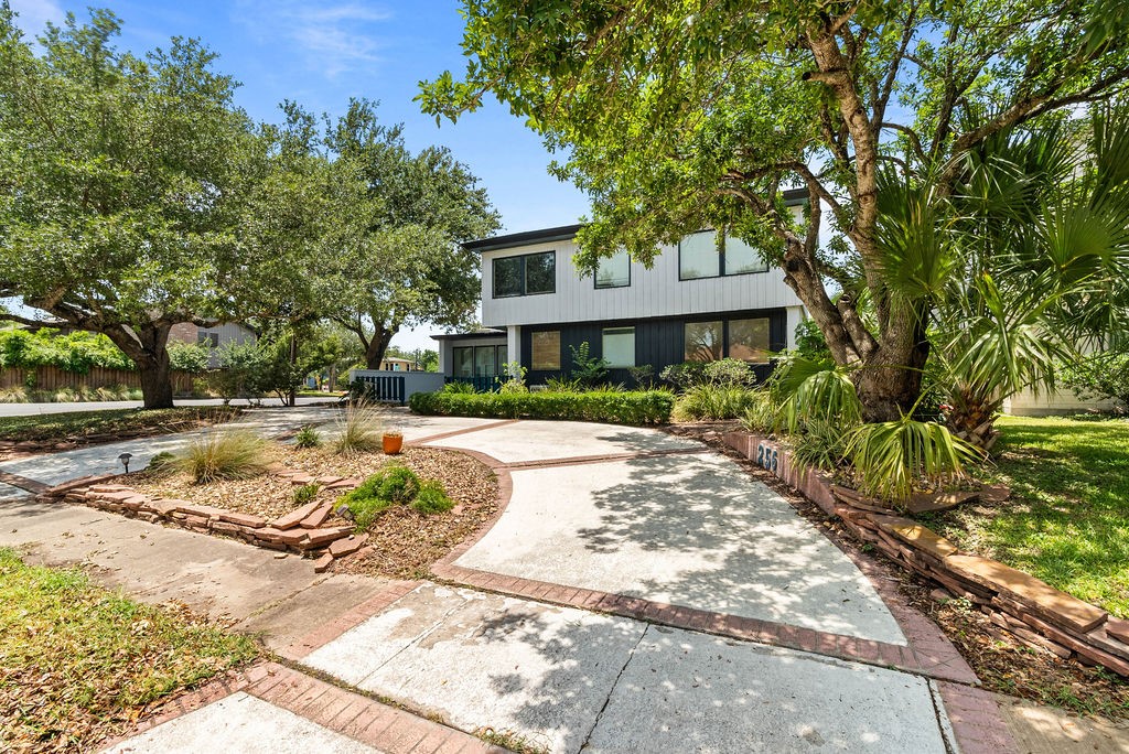 256 Melrose St Property Photo 2