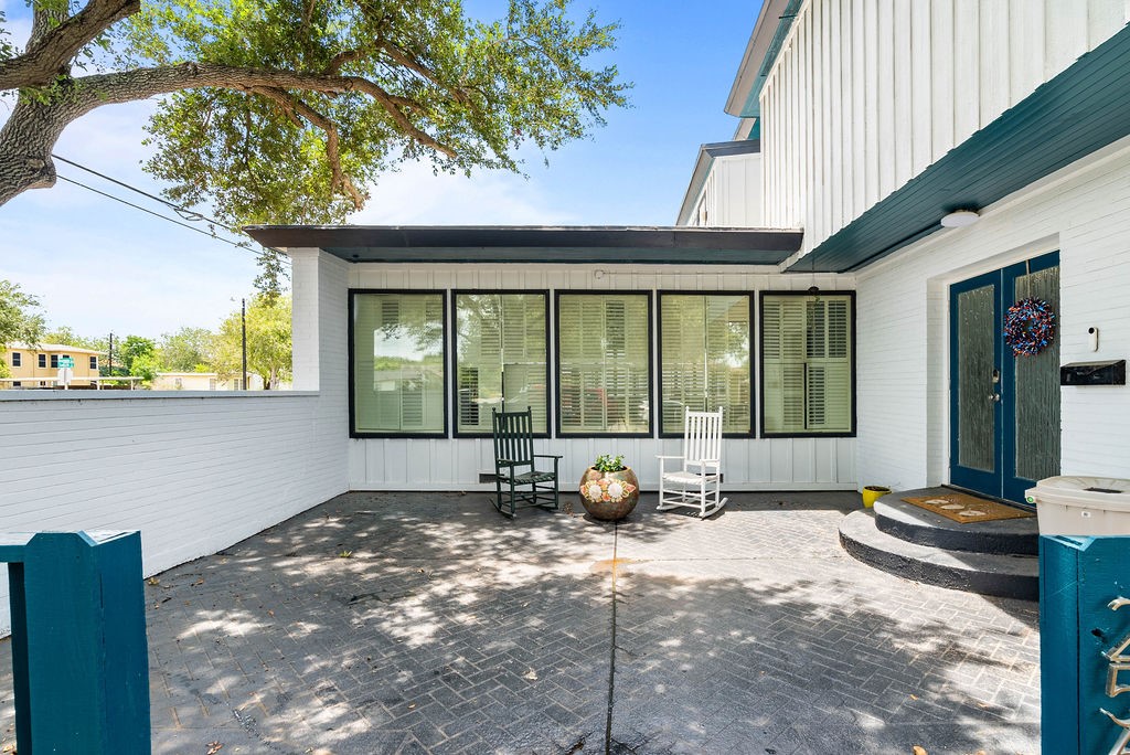 256 Melrose St Property Photo 4