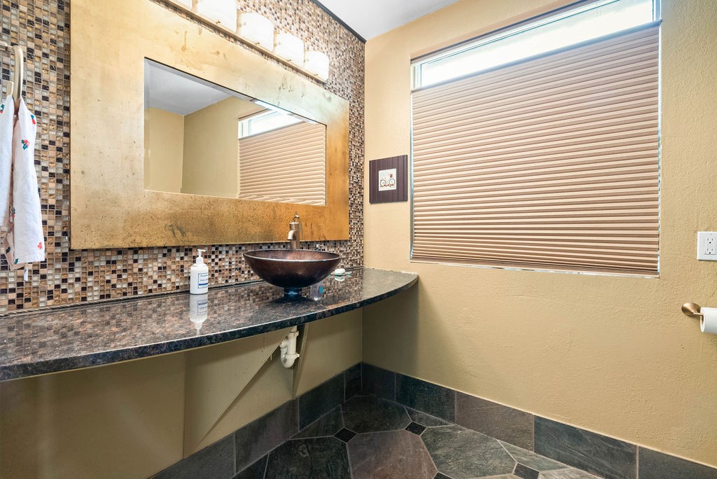 256 Melrose St Property Photo 24