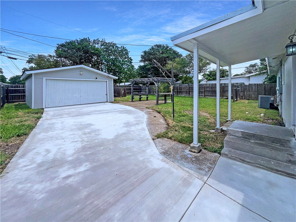 6042 Hugo Dr Property Photo 8