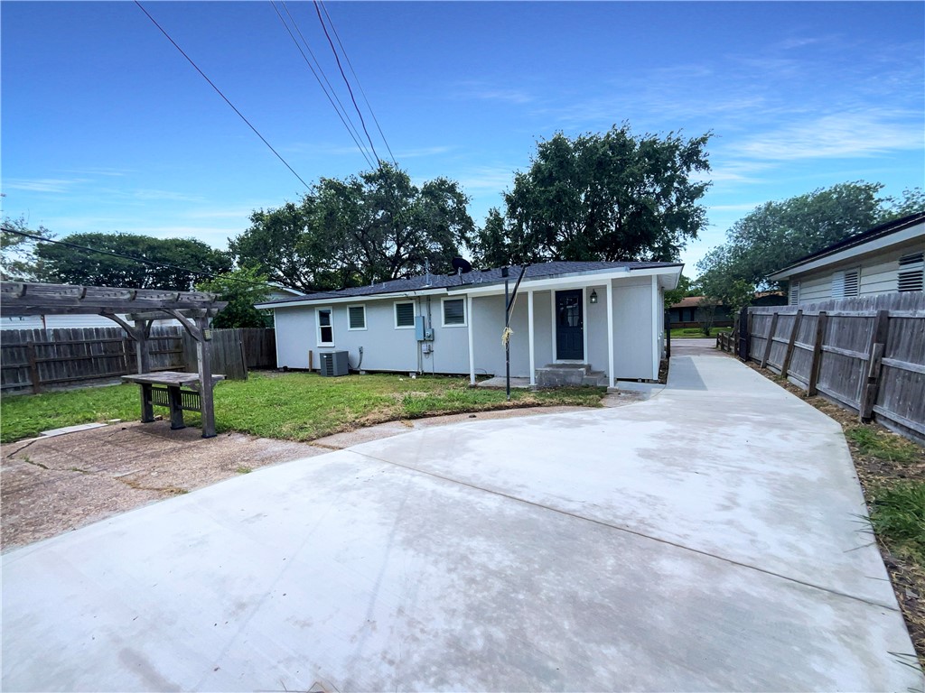 6042 Hugo Dr Property Photo 9