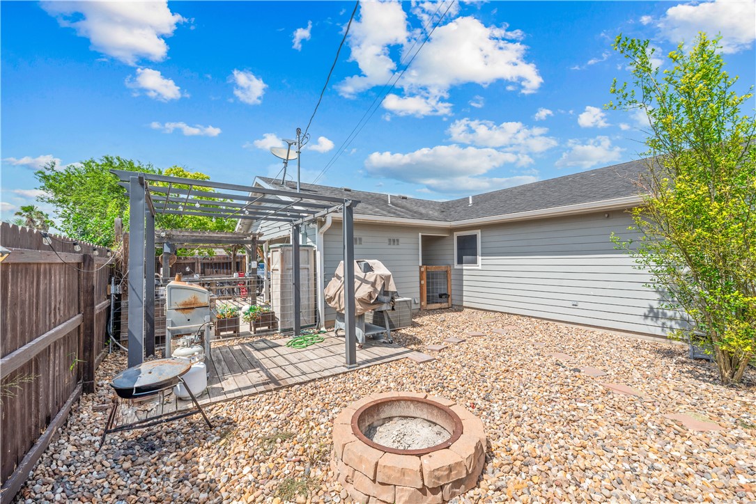 1103 Vela St Property Photo 16