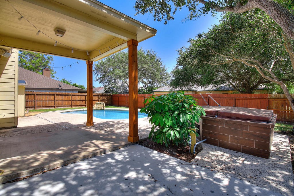 5101 Cavendish Dr Property Photo 4