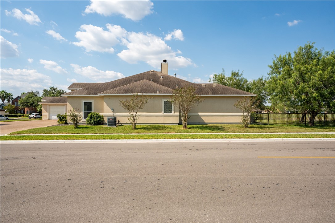 6210 Blankenberge Dr Property Photo 3
