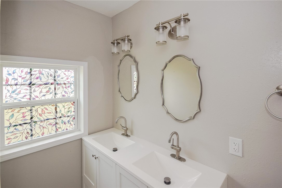 105 E Cornwall St Property Photo 4
