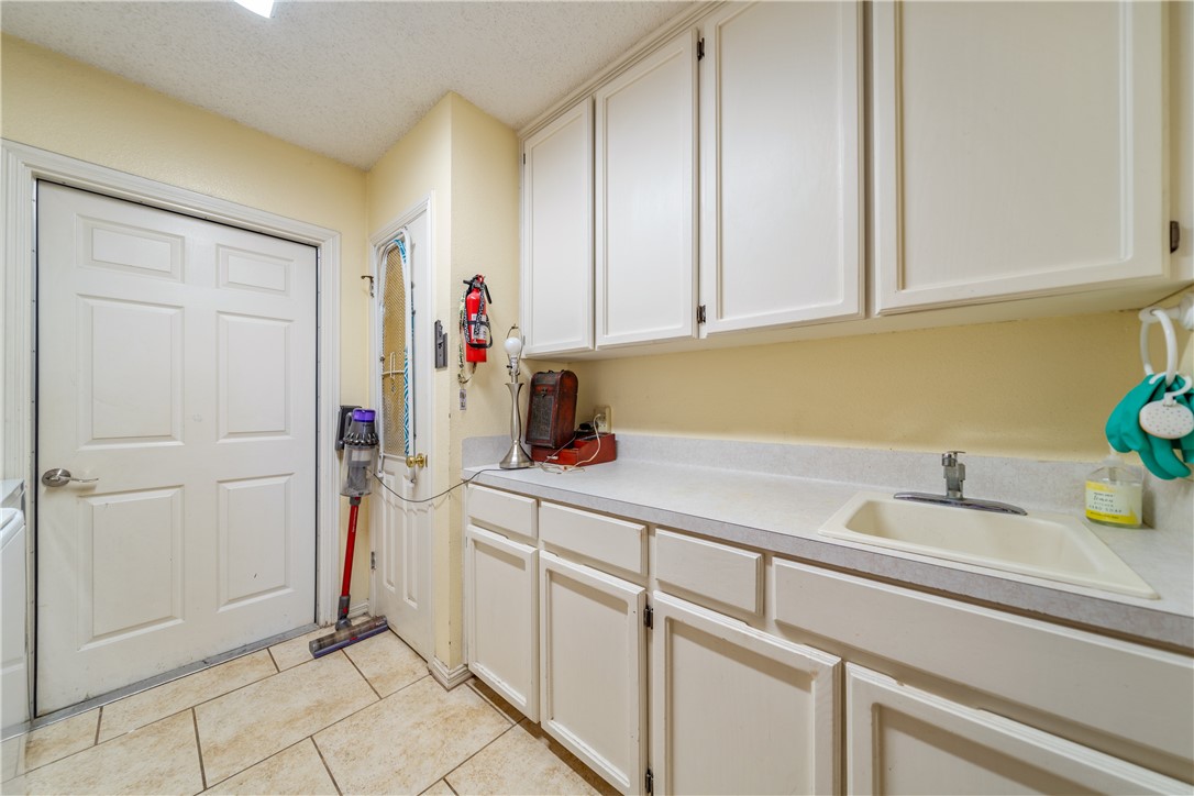 7905 Etienne Dr Property Photo 24
