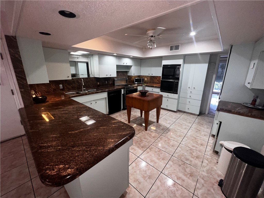 5445 Ocean Dr Property Photo 2