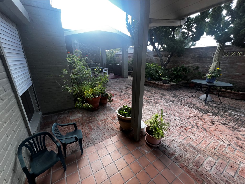 5445 Ocean Dr Property Photo 4