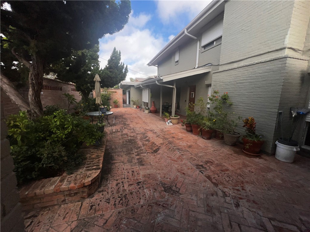 5445 Ocean Dr Property Photo 6