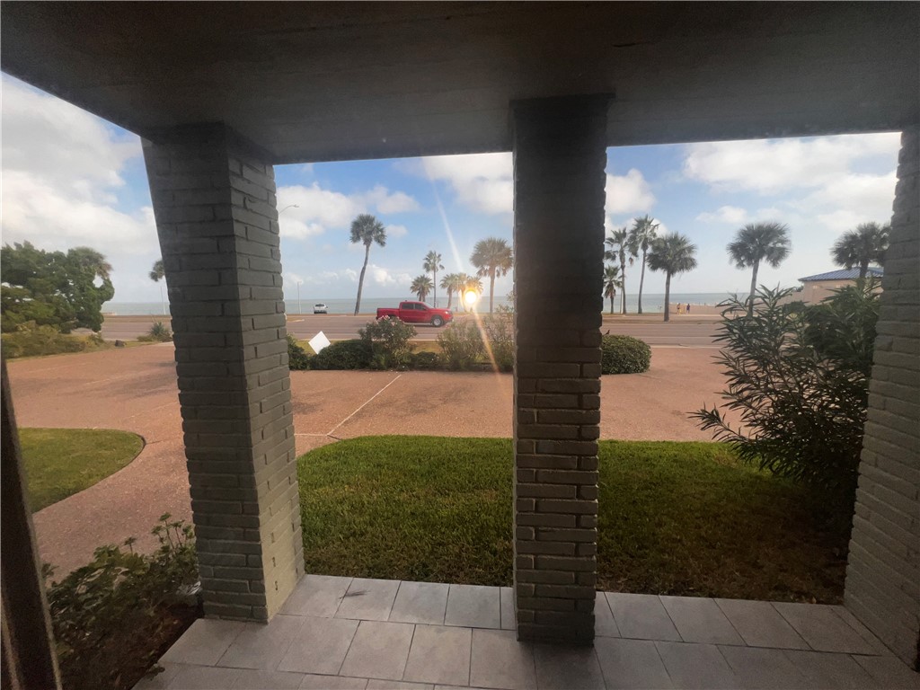 5445 Ocean Dr Property Photo 8