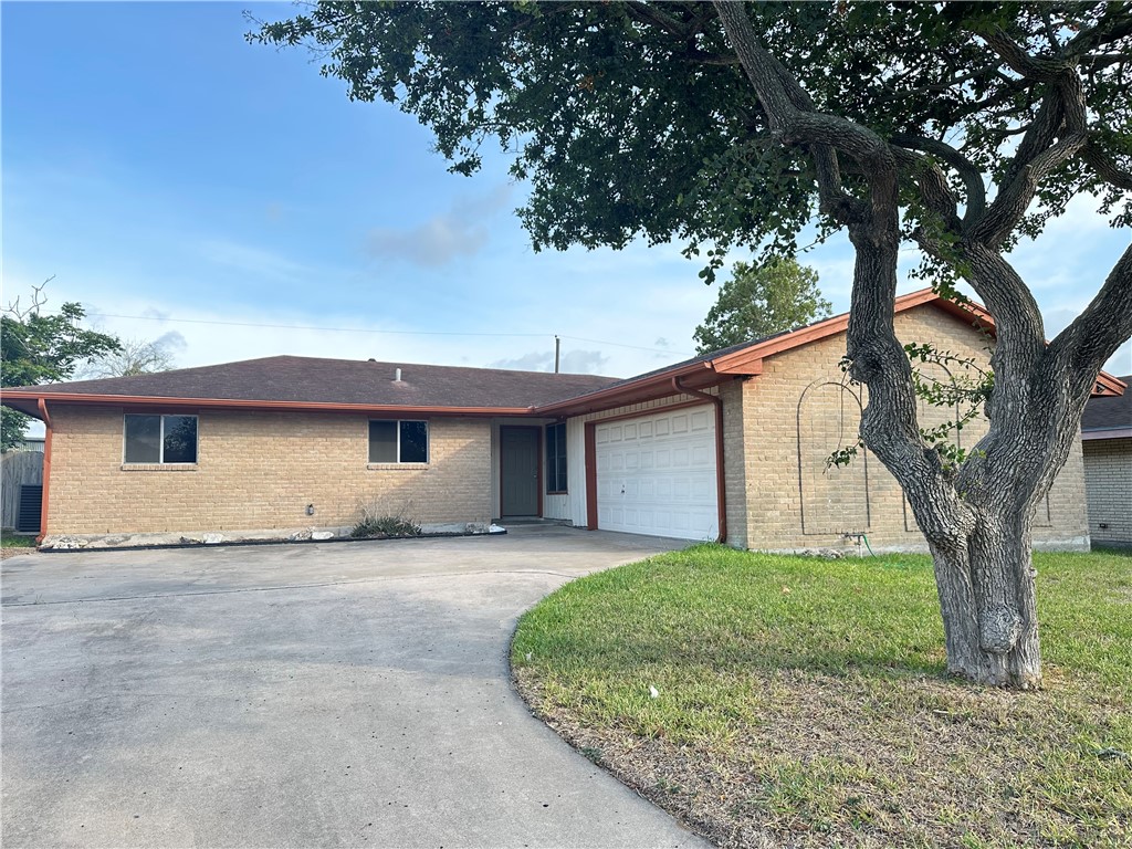 1041 Comal St Property Photo 1