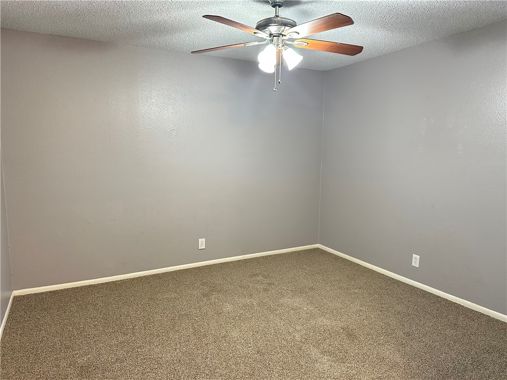 1041 Comal St Property Photo 2