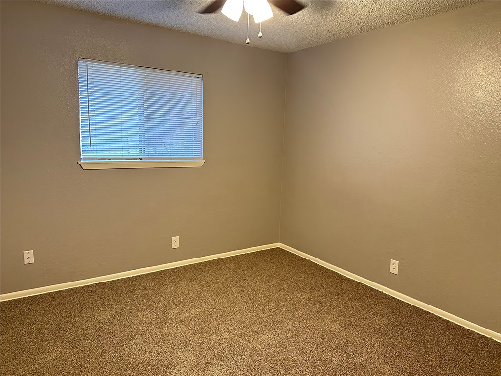 1041 Comal St Property Photo 5