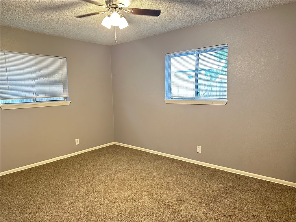 1041 Comal St Property Photo 6