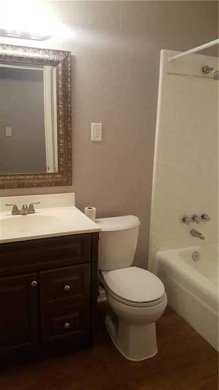 1041 Comal St Property Photo 8