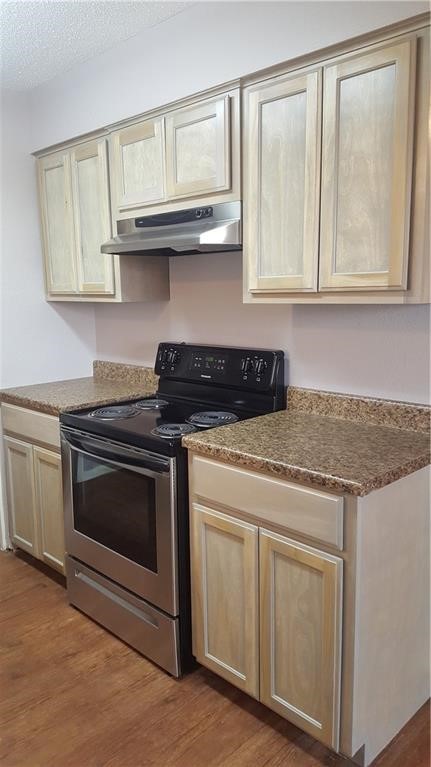 1041 Comal St Property Photo 10