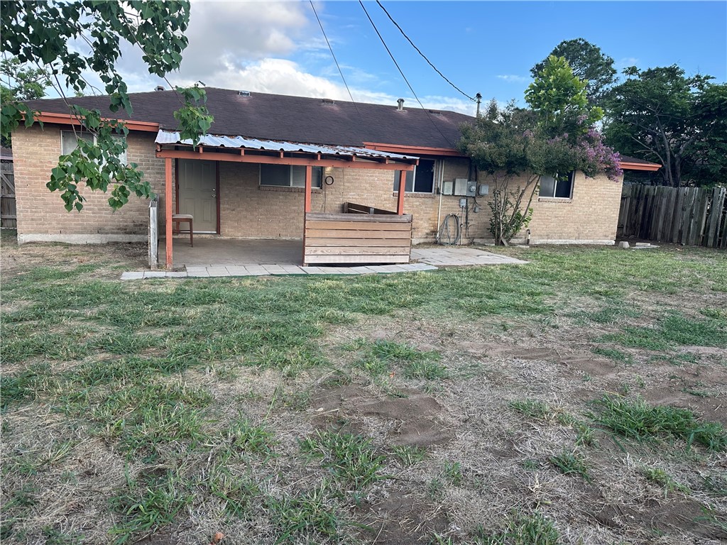 1041 Comal St Property Photo 12