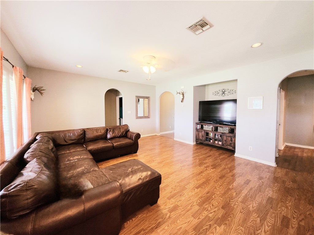 2305 Kazmir Dr Property Photo 3