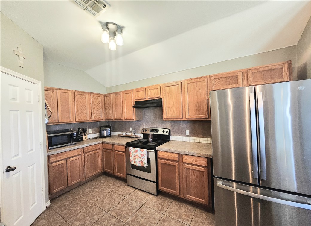 2305 Kazmir Dr Property Photo 9