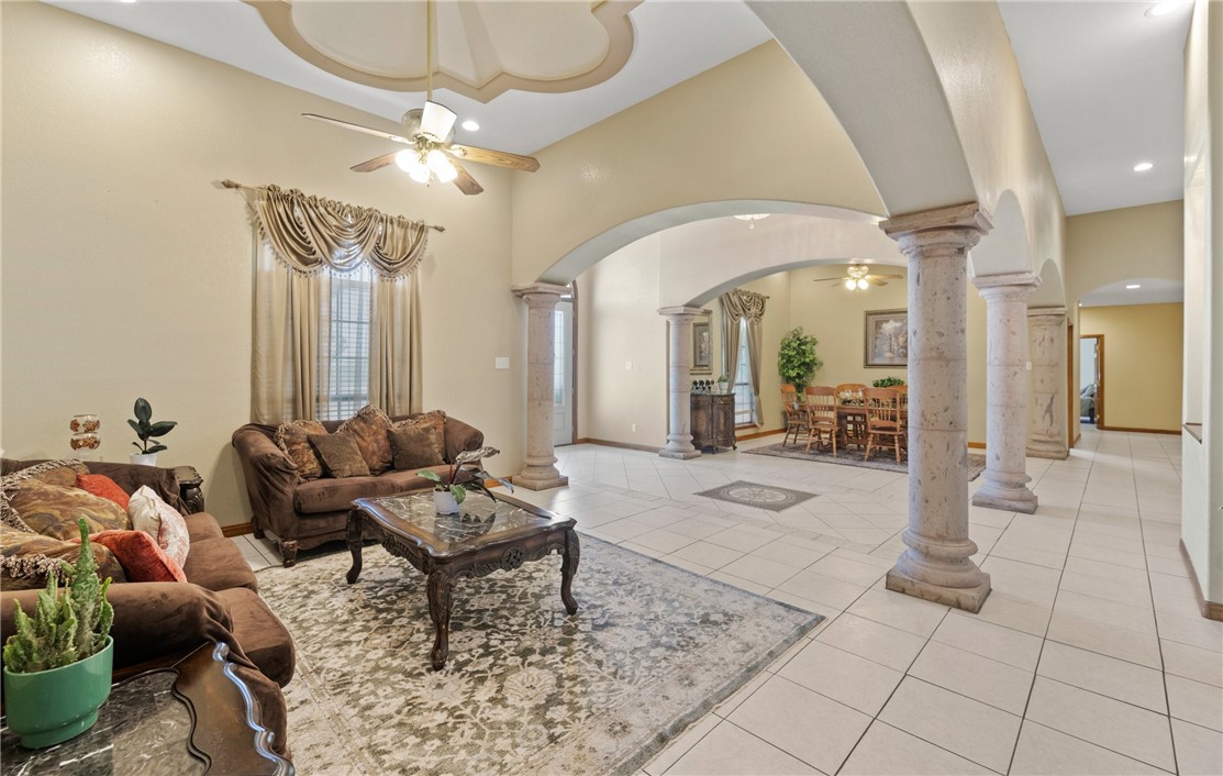 5763 Santa Isabelle Dr Property Photo 4