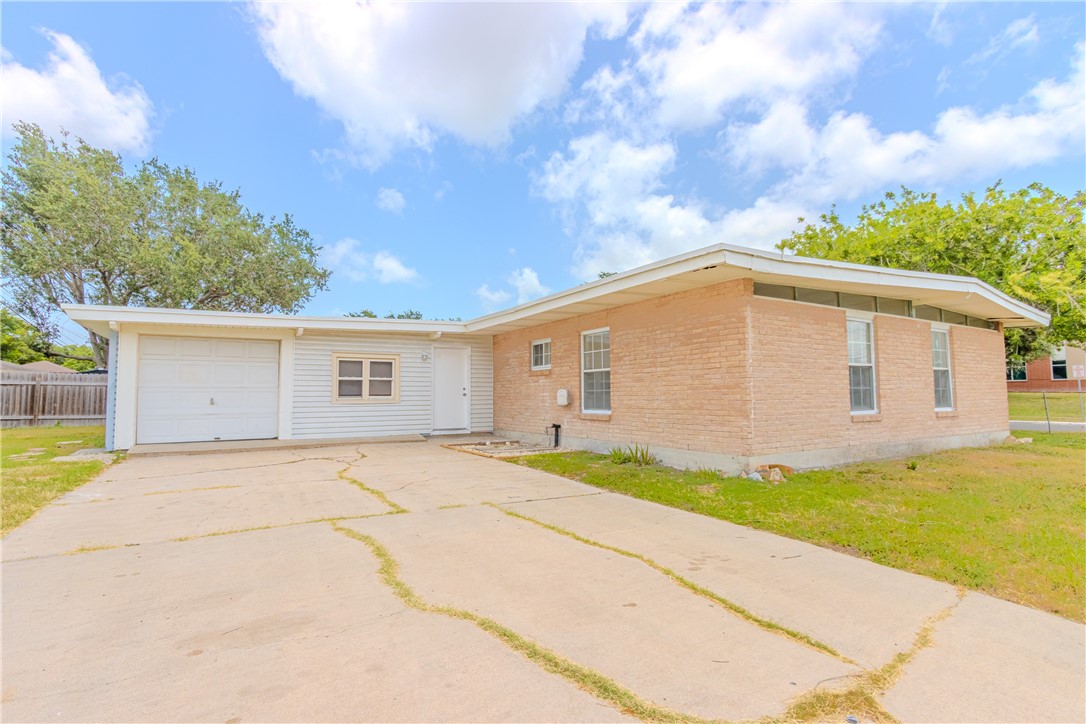 1553 Casa Grande Dr Property Photo 2