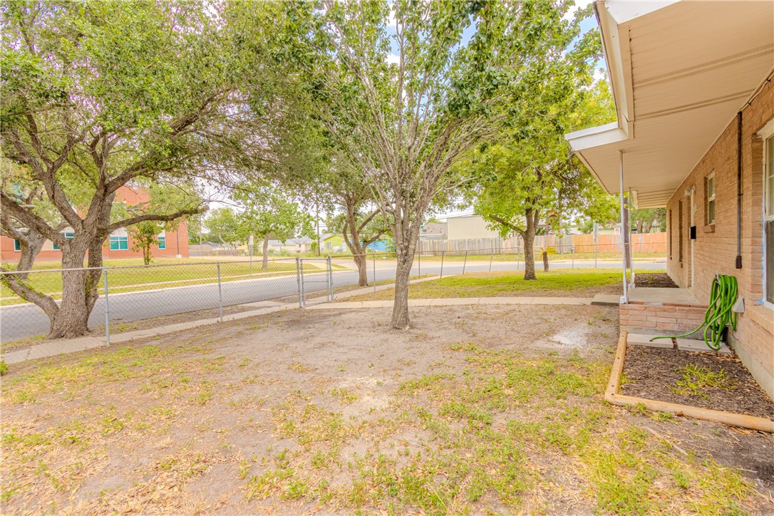 1553 Casa Grande Dr Property Photo 5