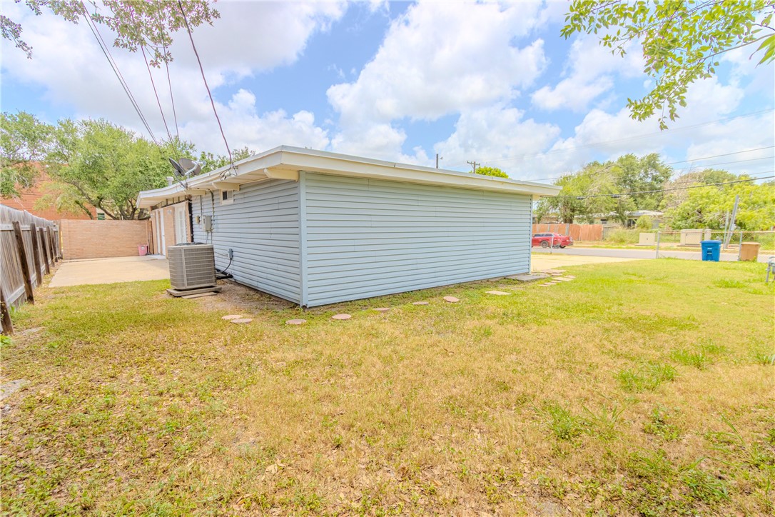 1553 Casa Grande Dr Property Photo 8