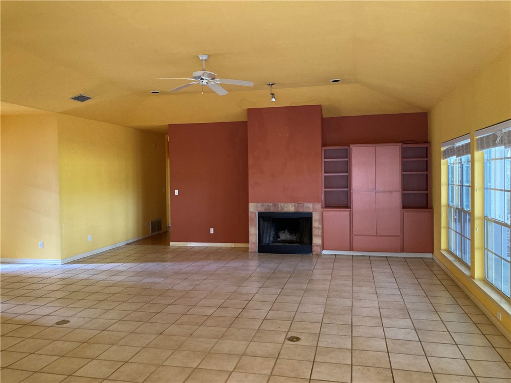 113 Royal Oaks Dr Property Photo 2