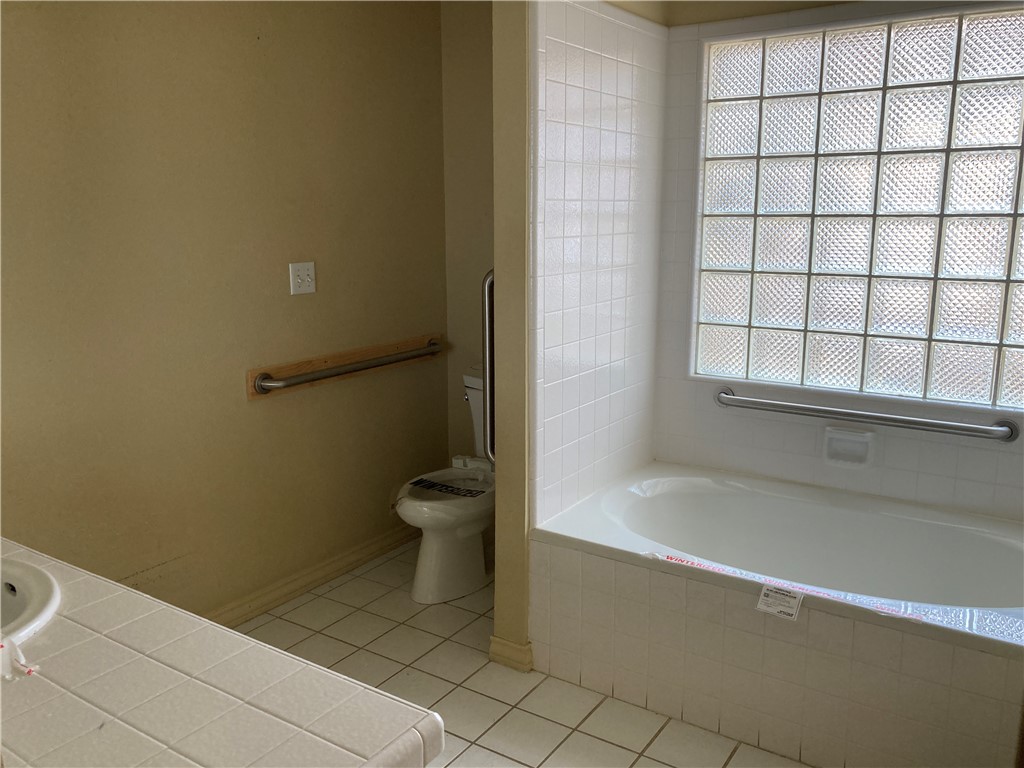 113 Royal Oaks Dr Property Photo 6