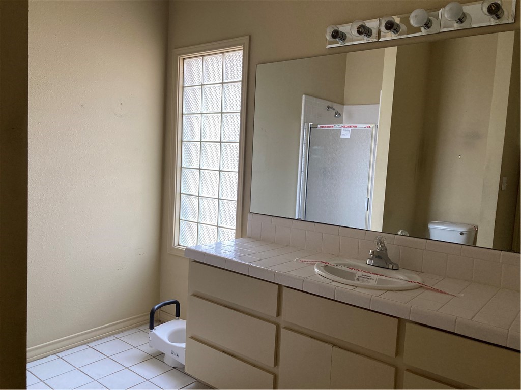 113 Royal Oaks Dr Property Photo 7