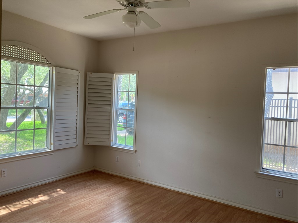 113 Royal Oaks Dr Property Photo 10