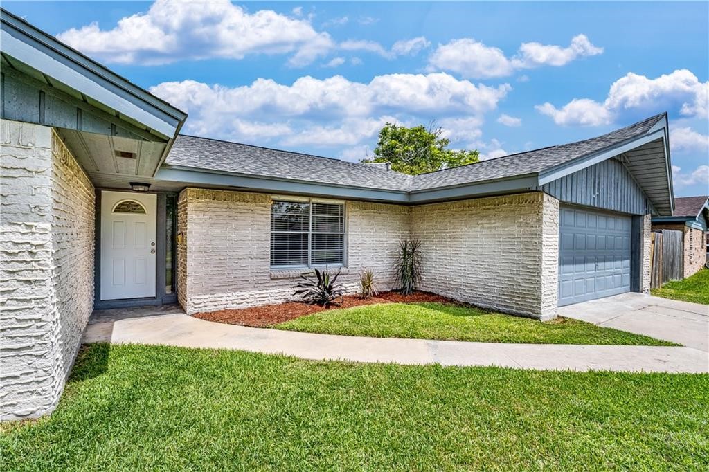 1129 Bradshaw Dr Property Photo 1