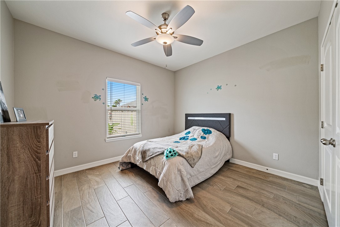 15433 Finistere St Property Photo 18
