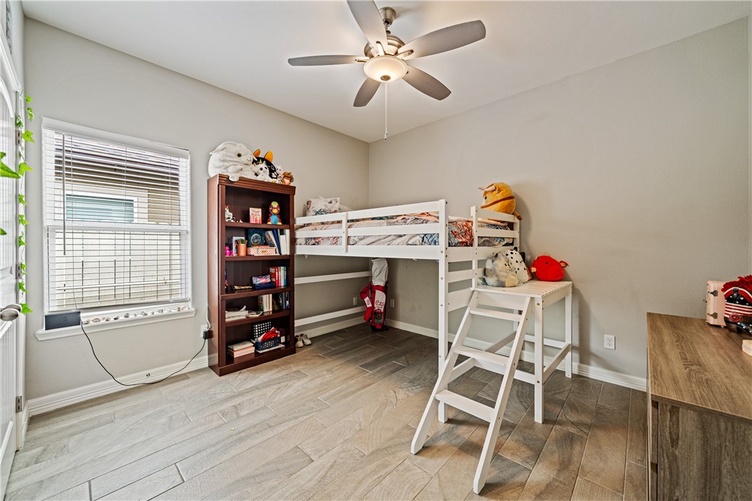 15433 Finistere St Property Photo 20
