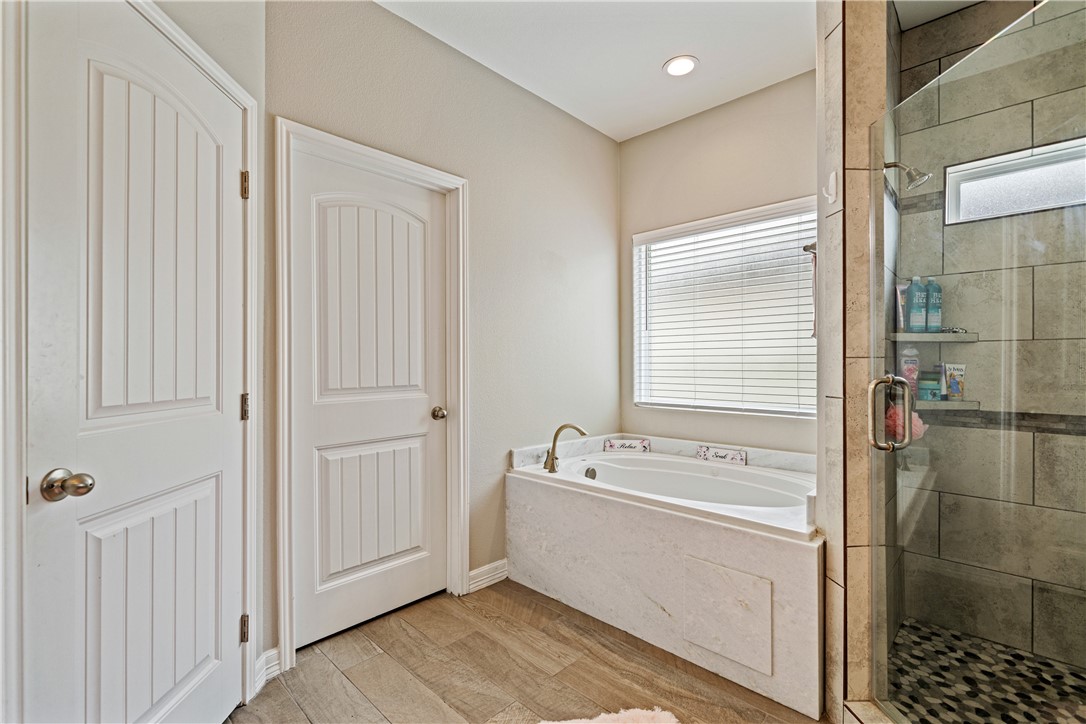 15433 Finistere St Property Photo 23