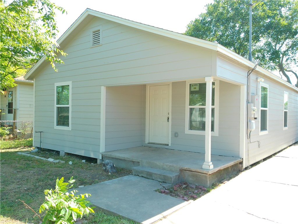 715 Mohawk St Property Photo 1