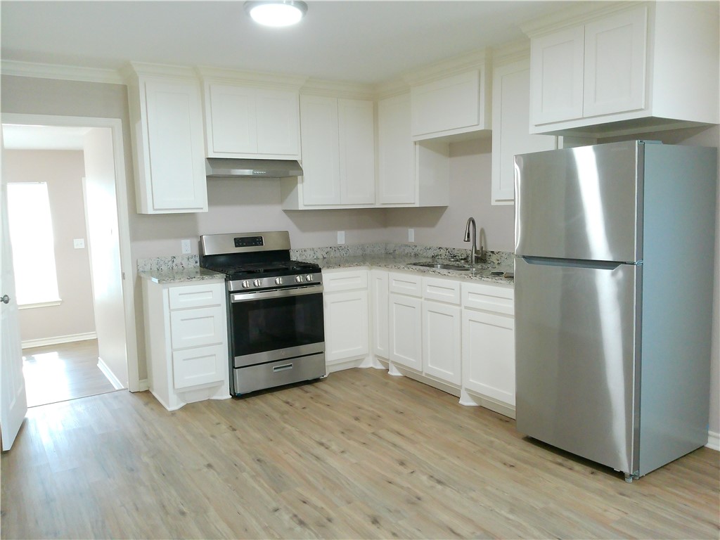 715 Mohawk St Property Photo 2