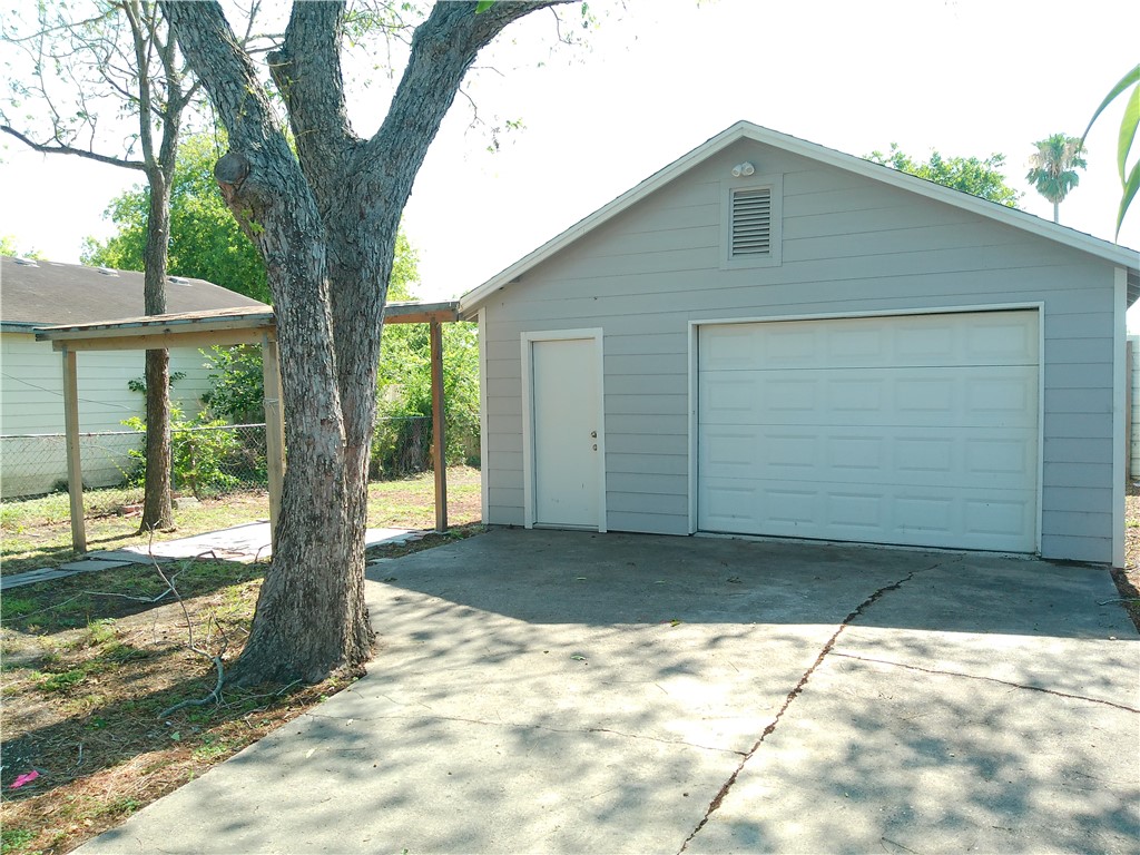 715 Mohawk St Property Photo 11