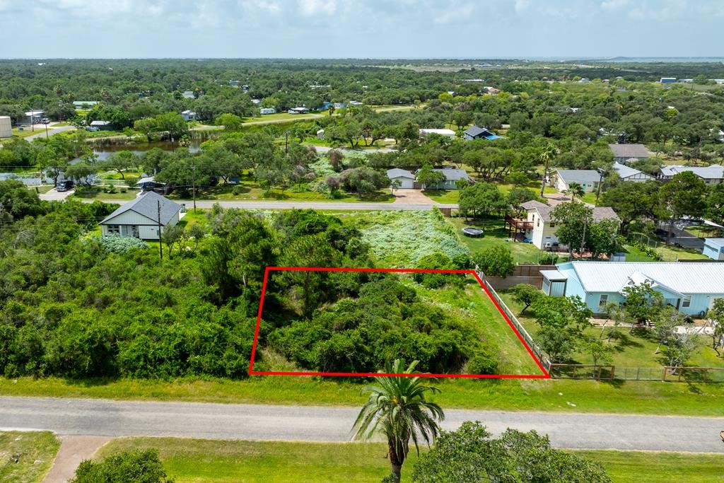 411 Charlotte Dr Property Photo 4