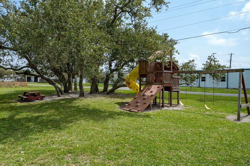 411 Charlotte Dr Property Photo 23
