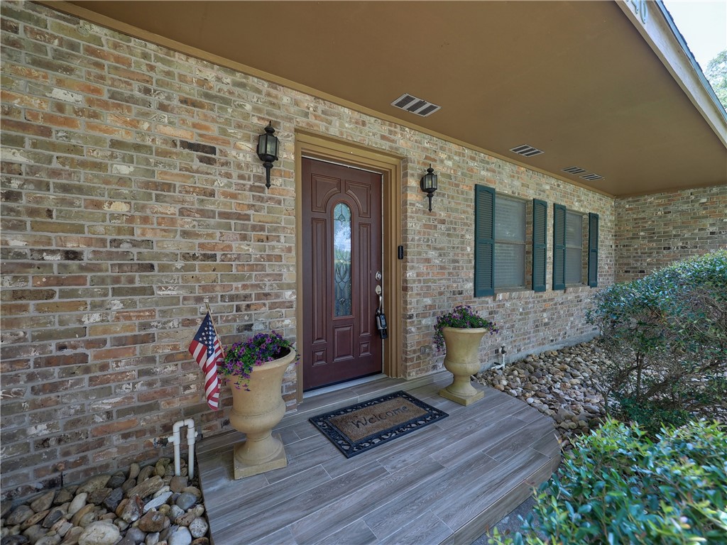 1540 W Deberry Ave Property Photo 2
