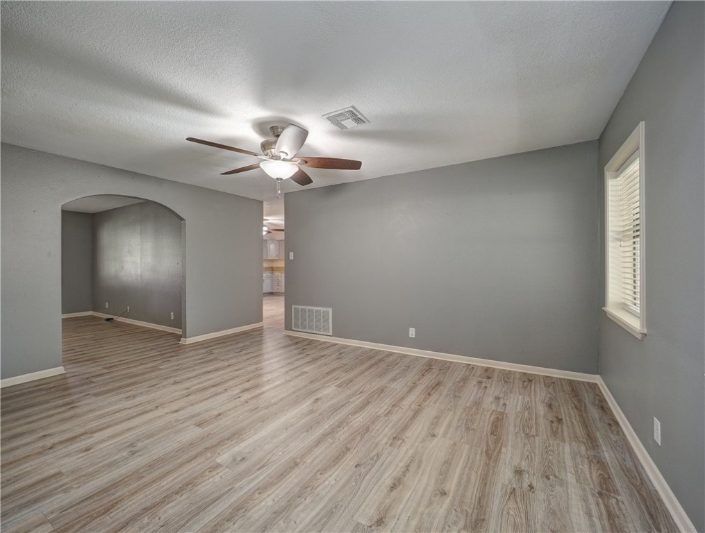 1540 W Deberry Ave Property Photo 6