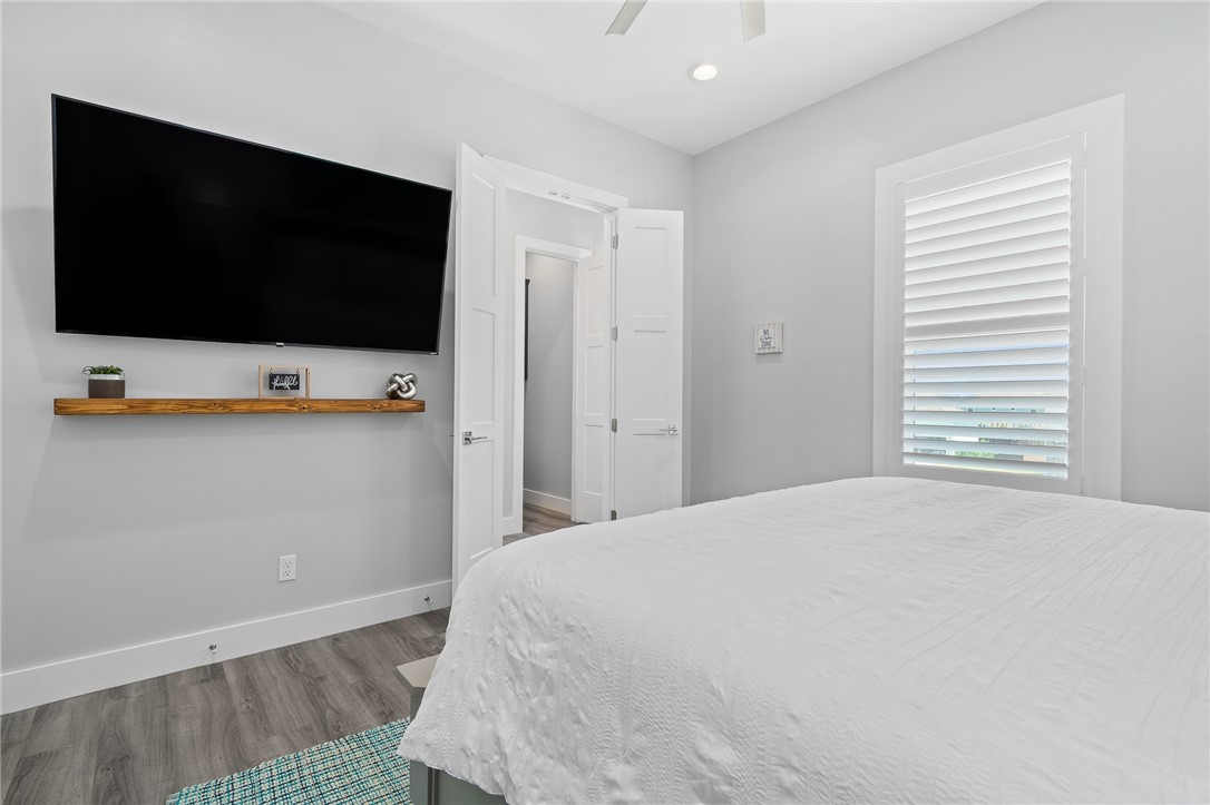 107 Windjammer Rd Property Photo 15