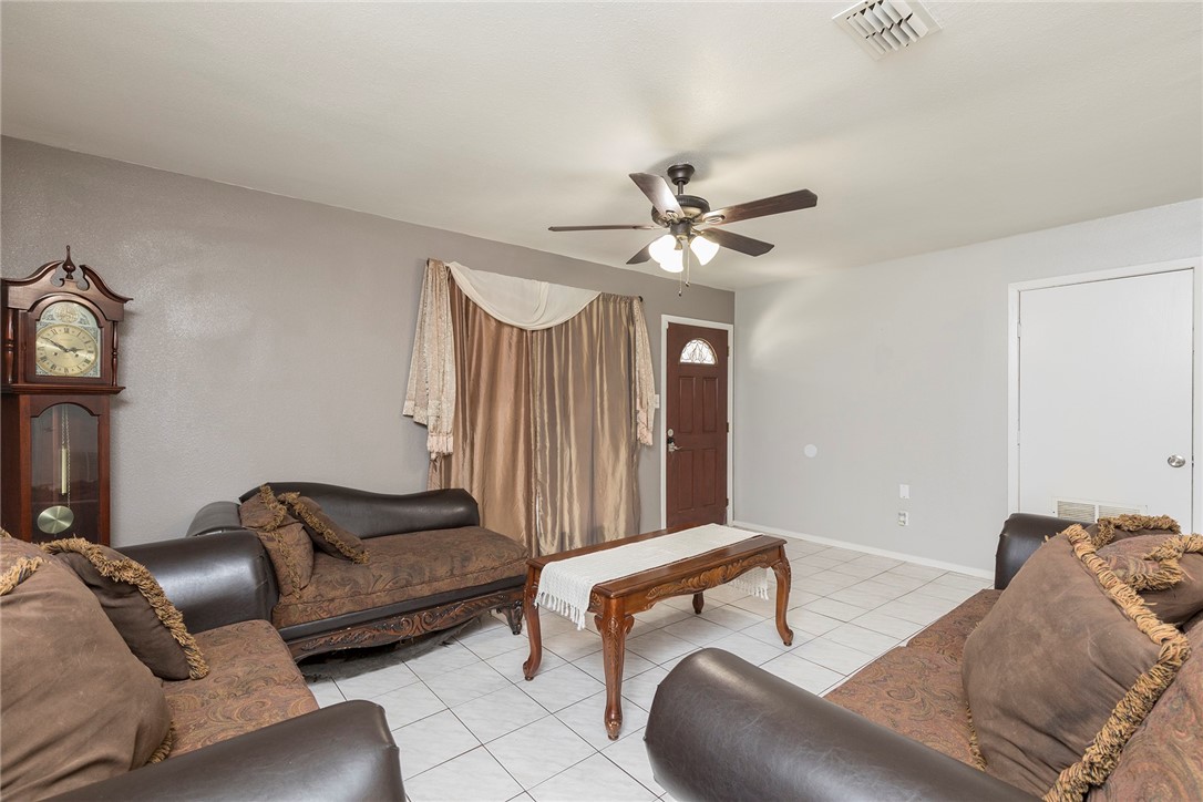 1124 Orange St Property Photo 4
