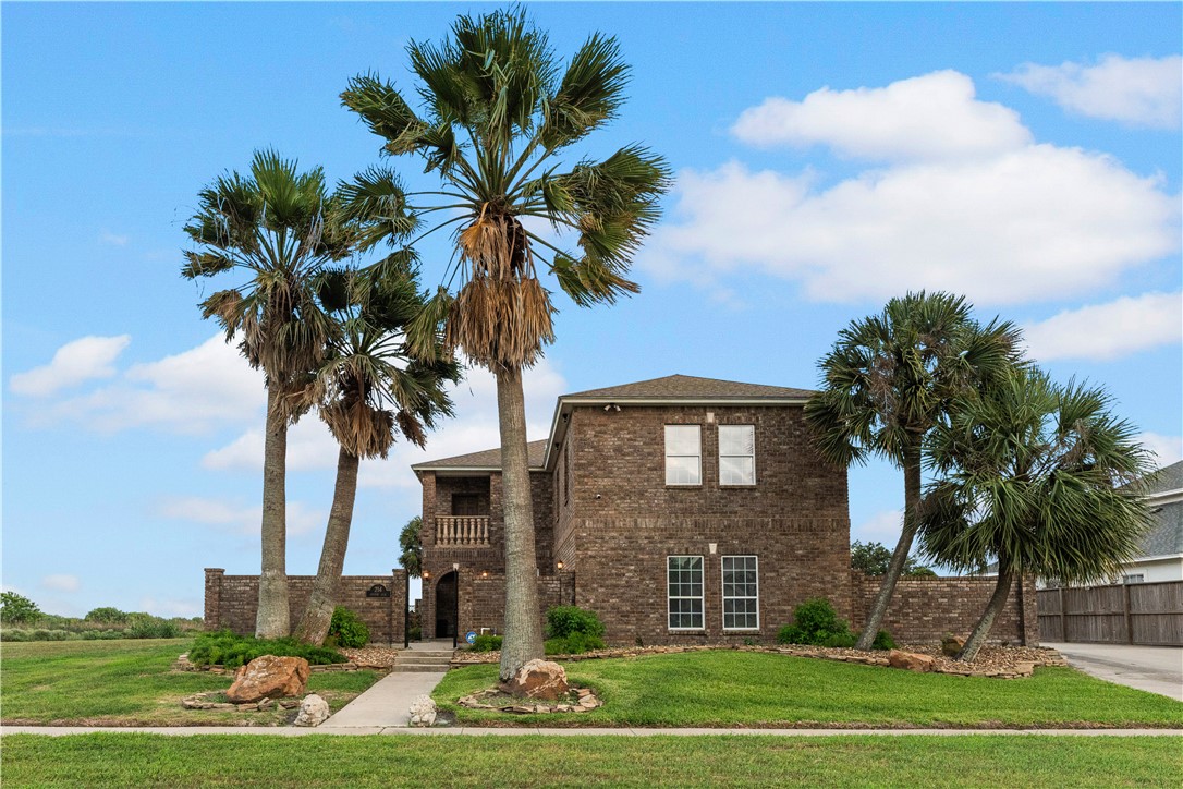 214 Country Club Blvd Property Photo 1