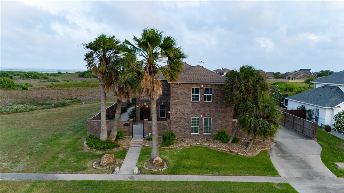 214 Country Club Blvd Property Photo 2