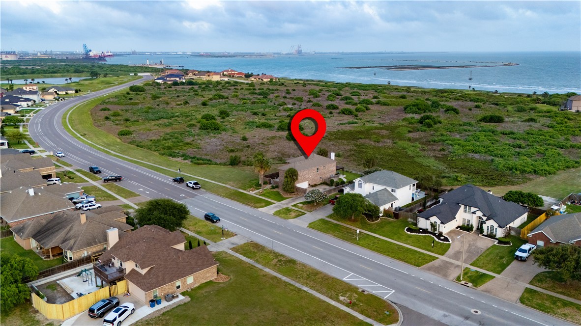 214 Country Club Blvd Property Photo 3
